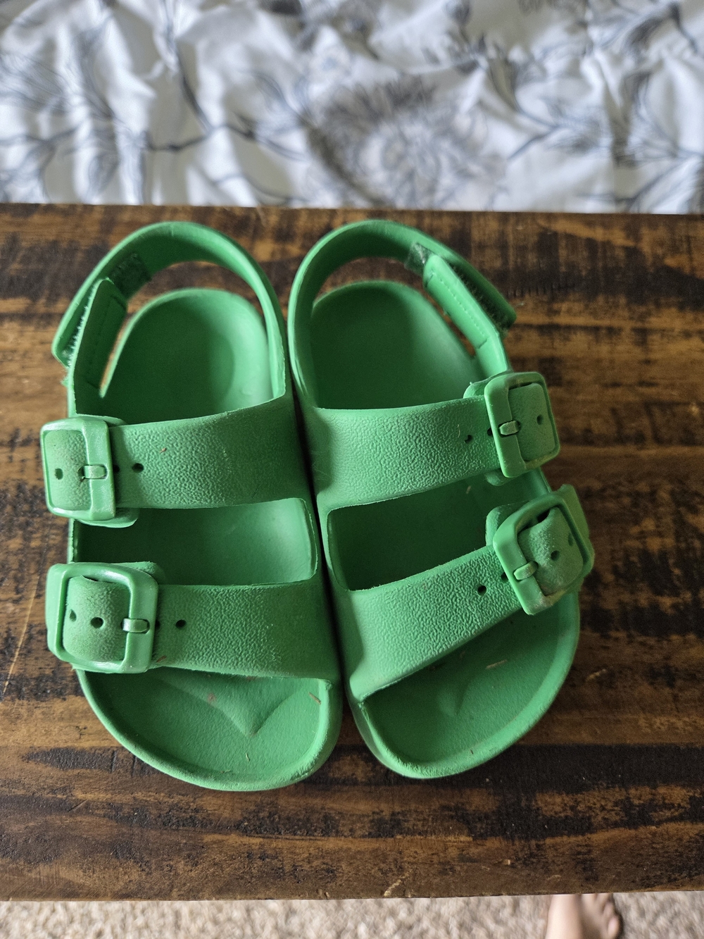 Kids Green Buckle Sandals